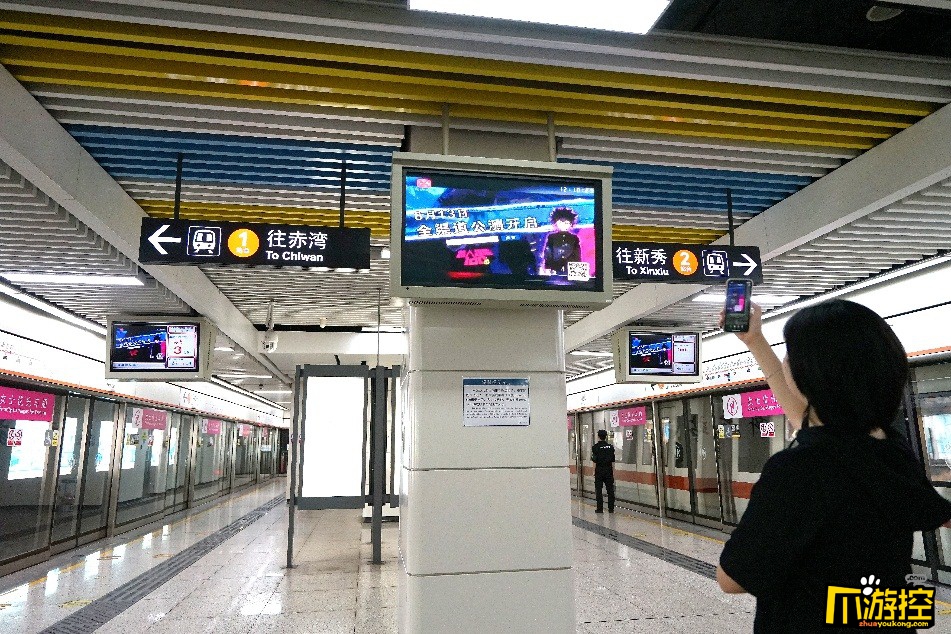 路人茂夫惊现深圳地铁,《路人超能100》手游震撼来袭!