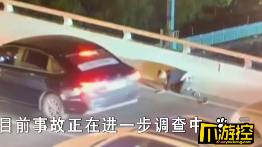 上海17岁男孩遭批评后突然跳桥 母亲追上没有拉住捶地痛哭