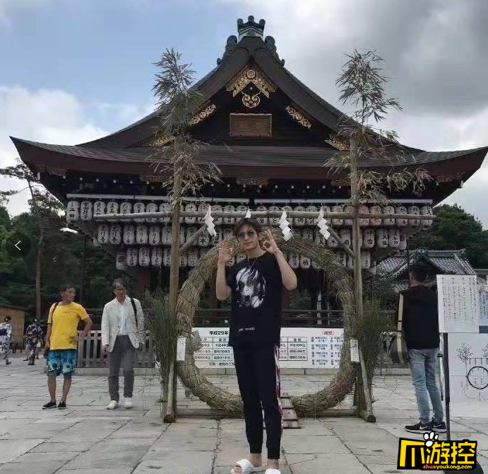 张哲瀚 靖国神社图片